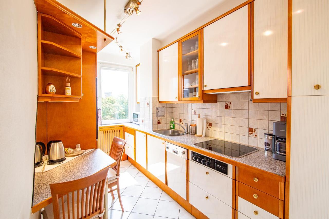 Best Rated Central Apartment Vienna - Ac, Wifi, 24H7Days Self Check-In, Board Games, Netflix Dış mekan fotoğraf
