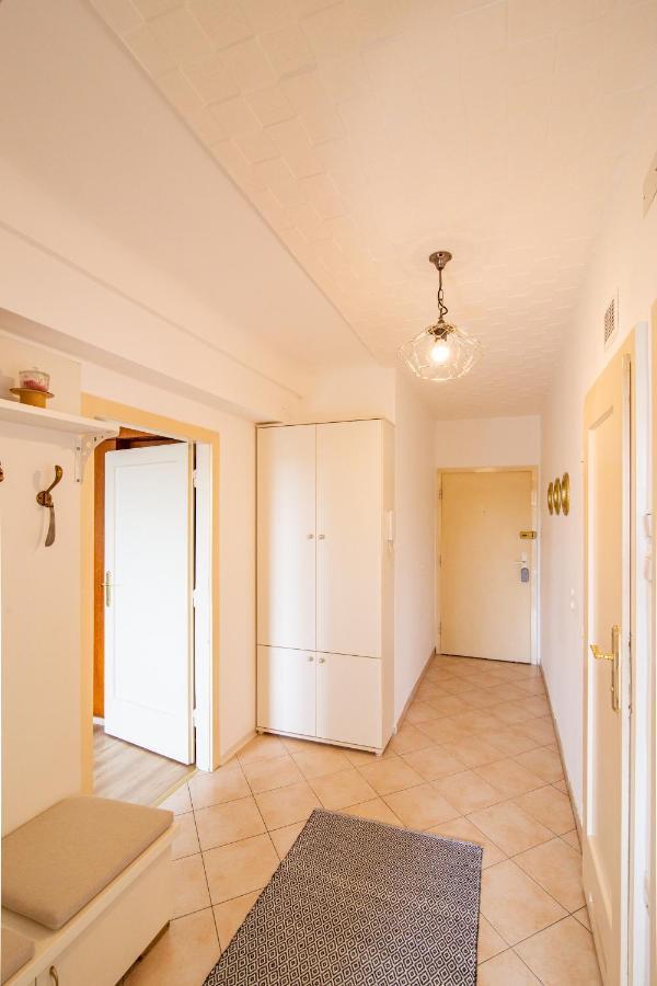 Best Rated Central Apartment Vienna - Ac, Wifi, 24H7Days Self Check-In, Board Games, Netflix Dış mekan fotoğraf