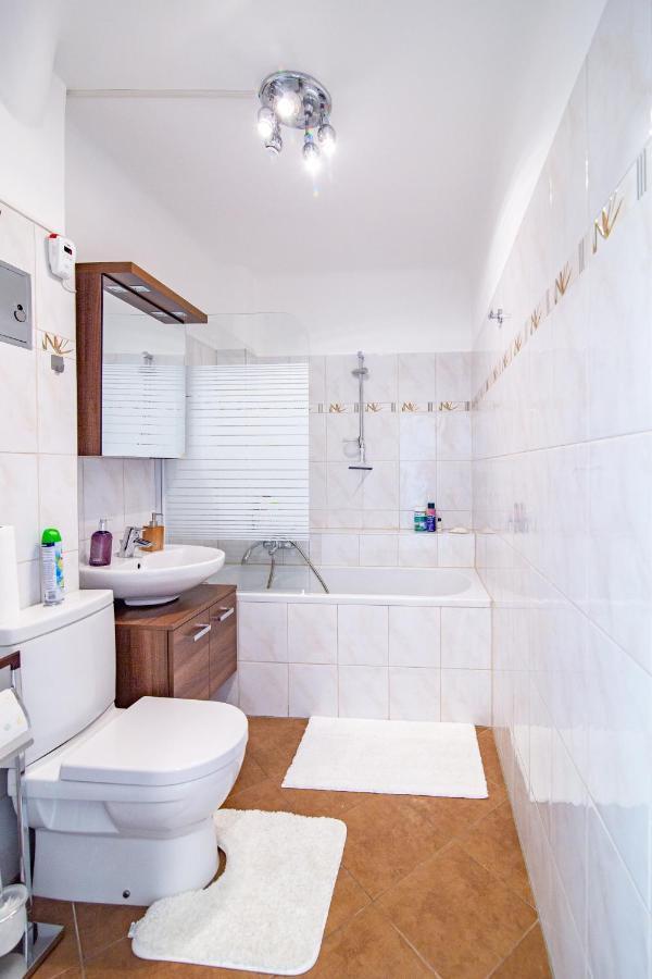 Best Rated Central Apartment Vienna - Ac, Wifi, 24H7Days Self Check-In, Board Games, Netflix Dış mekan fotoğraf